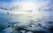 замерзшее горное озеро